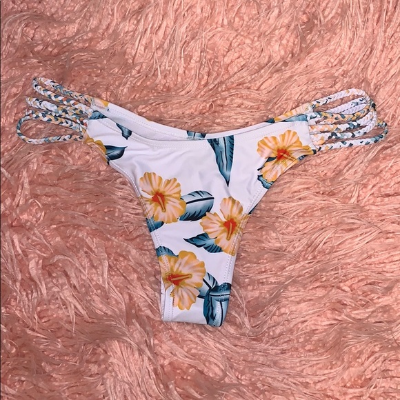 NWOT bikini bottom with braided sides - Picture 2 of 3